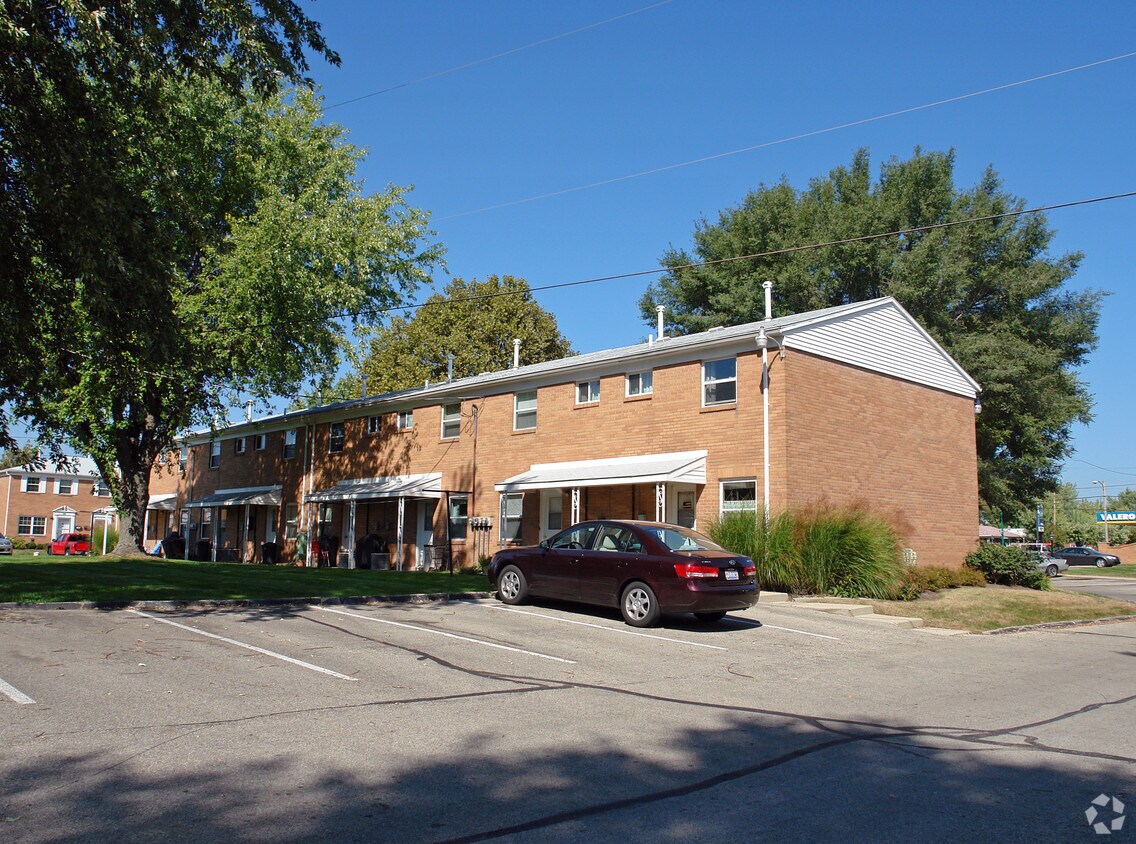 Ridgewood Court - Ridgewood Town Homes