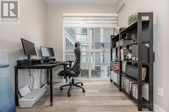Photo du bâtiment - 5240-5240 Dundas St