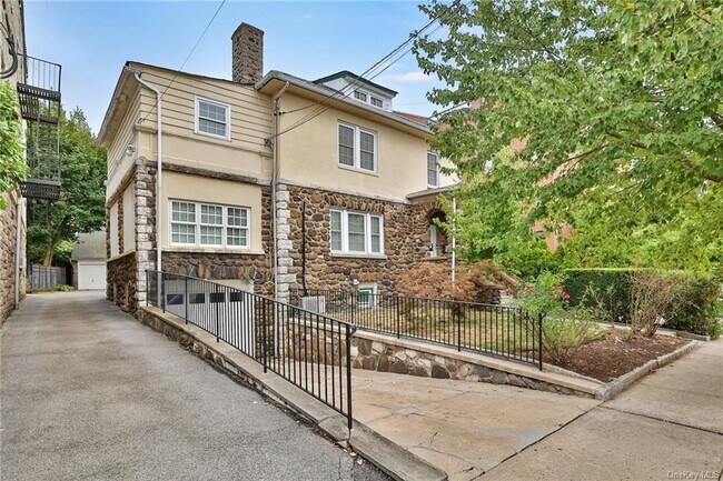 Building Photo - 109 Hillside Pl