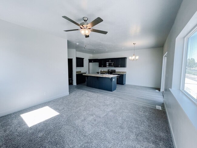 Foto del edificio - Brand New Idyllic END Unit Townhome in AF