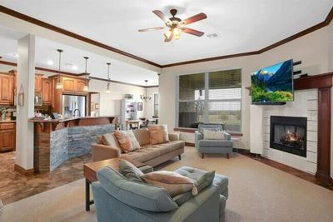 Building Photo - Eastlake Home! Dog Friendly with Owner App...