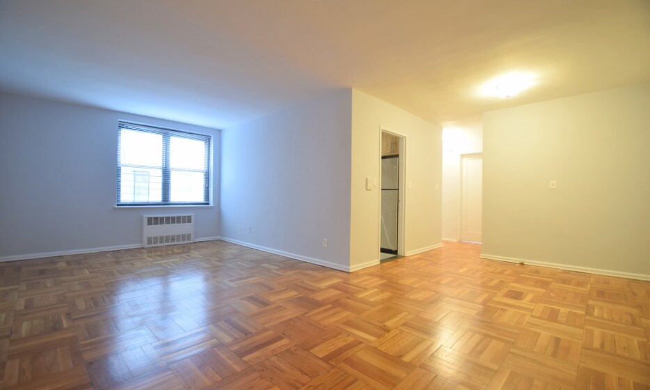 Primary Photo - 200 Drake Ave