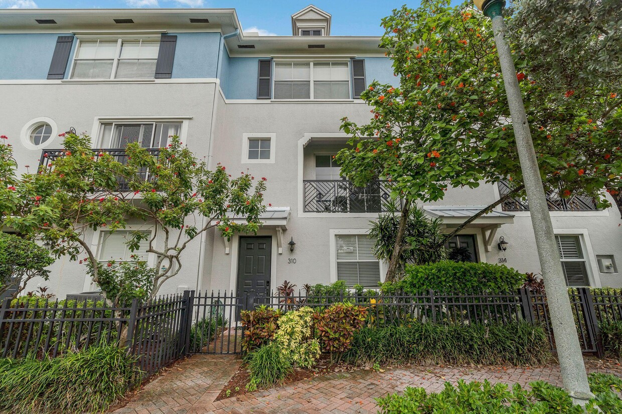 Primary Photo - 310 NW 1st St