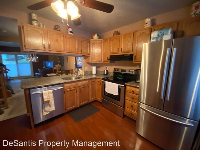 Building Photo - 2 br, 2.5 bath House - 2588 Hawthorne Drive