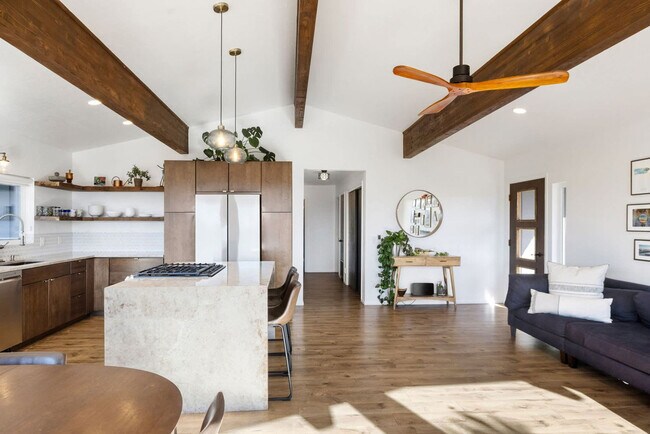 Foto del edificio - 828 Black Dr