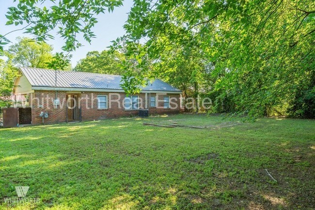 Building Photo - 3-Bed/1-Bath Home in West End