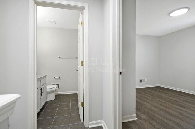 Foto del edificio - 907 E Madison St