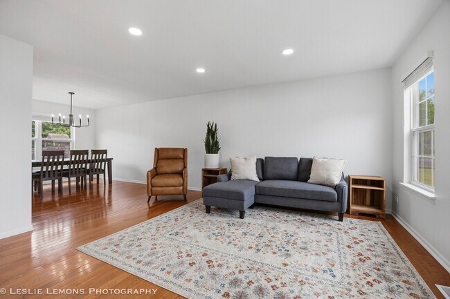 Foto del edificio - 6816 Twin Falls Dr