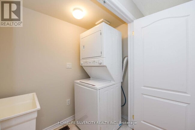 Building Photo - 7 Miami Grove