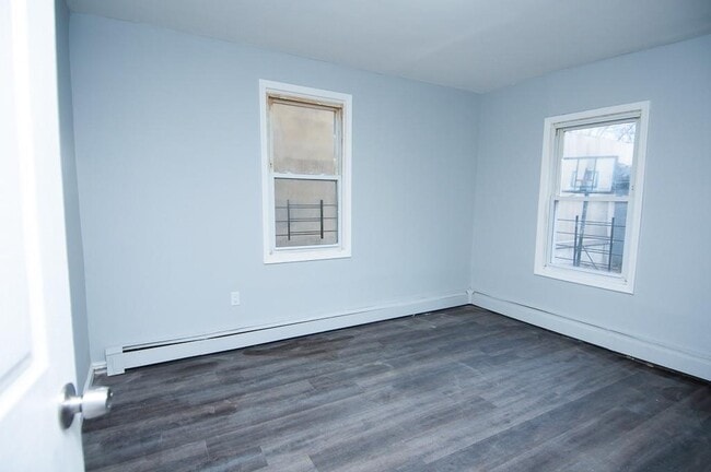 Building Photo - 308 Broad St