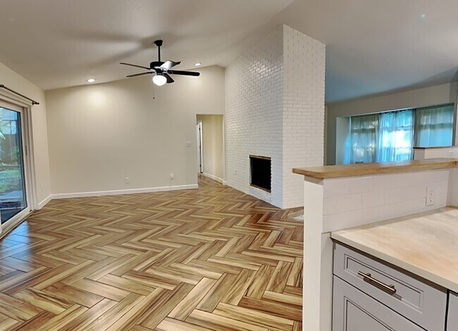 Foto del edificio - 338 W Hornbeam Dr