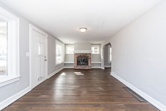 Building Photo - COMING SOON! 3 Bed 2 Bath Independence hom...