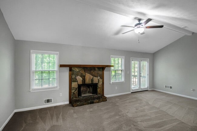 Photo - Beautiful 3-bedroom 2 bath home on a good-sized lot!