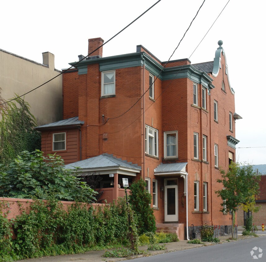 Building Photo - 201 E 3rd St