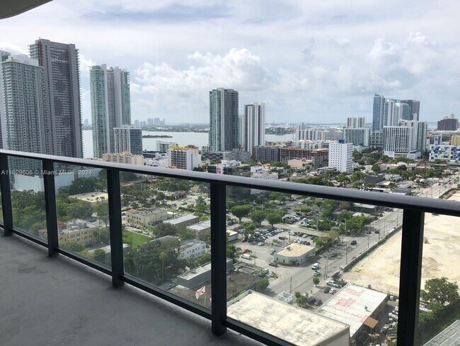 Foto del edificio - 121 NE 34th St