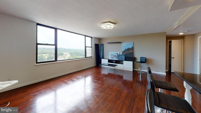 Foto del edificio - 4600 Duke St