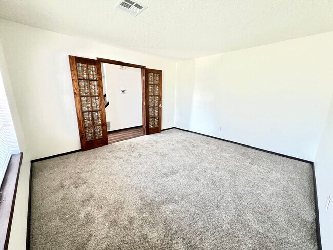 Building Photo - ?Spacious Home Near Tinker Airforce Base ?