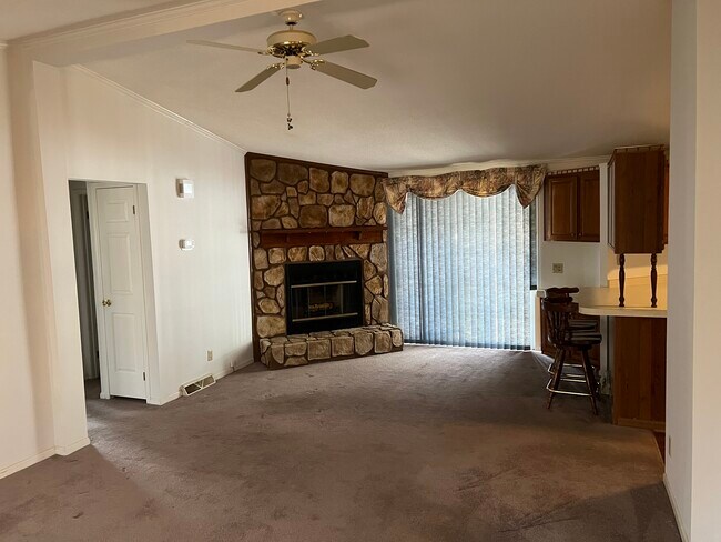 Living Room - 2039 Vista Rd