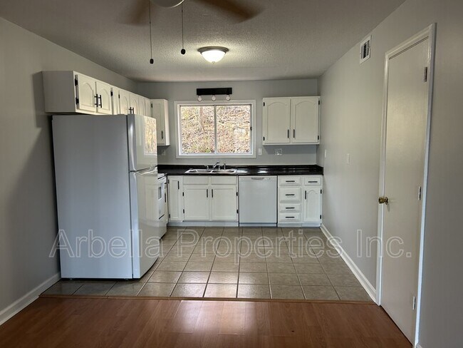 Building Photo - 103 Angeline Dr