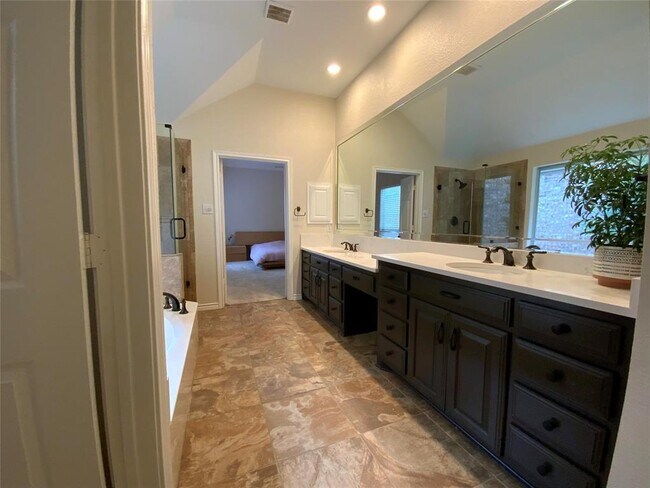 Foto del edificio - 6213 Park Meadow Ln