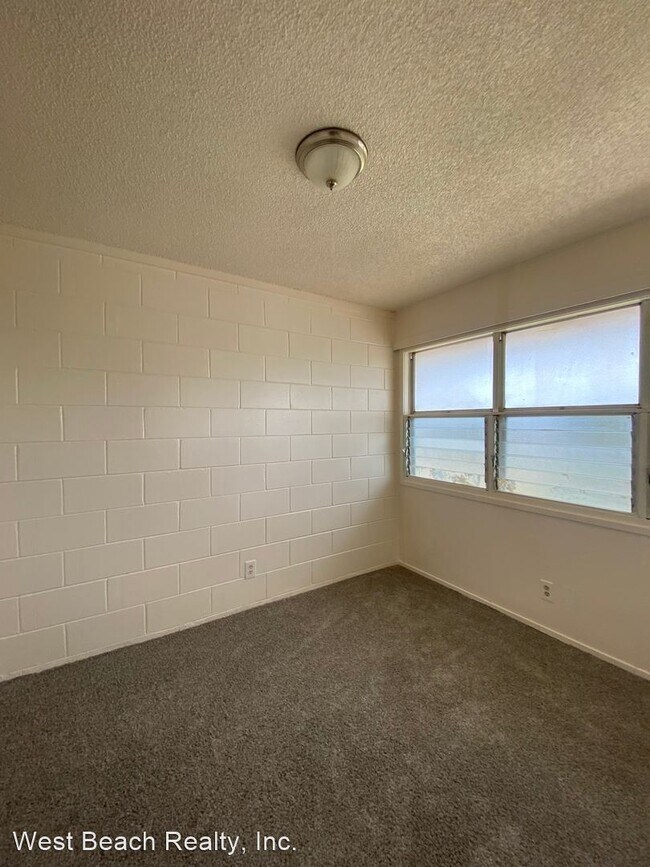 Building Photo - 3 br, 1.5 bath House - 85-156 Ala Walua St...