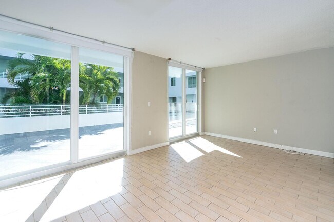 Foto del edificio - 7800 Collins Ave