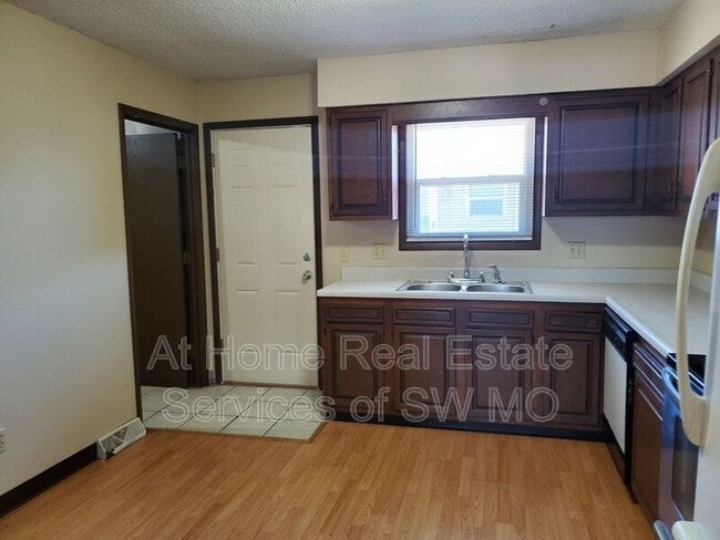 Foto del edificio - 627 W Meadowview