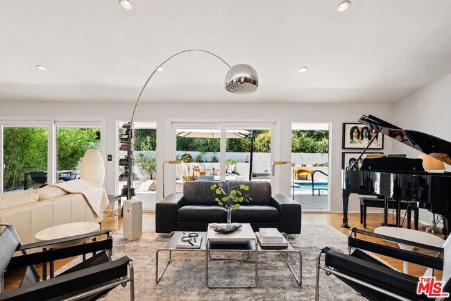 Foto del edificio - 8670 Allenwood Rd