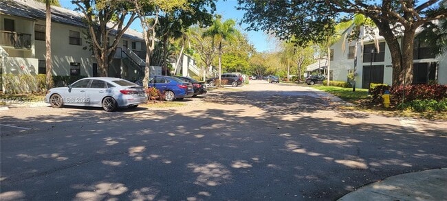 Building Photo - 3861 Carambola Cir N