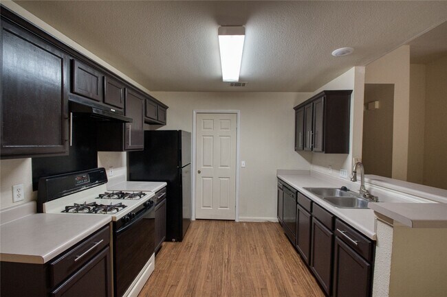 Foto del edificio - 21208 Derby Day Ave