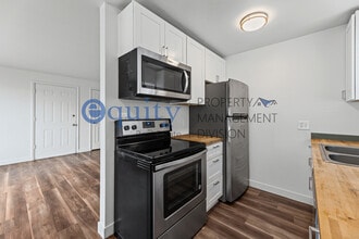 Building Photo - 545 Stringham Ave