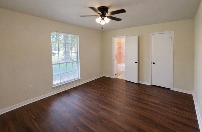 Building Photo - 205 E Crestmont Dr