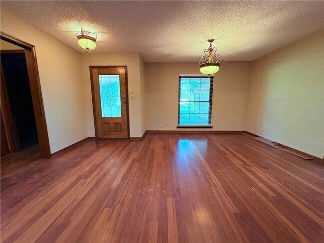 Foto del edificio - 303 Steele Rd