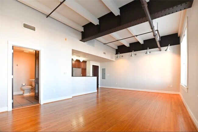 Building Photo - 415 22nd St