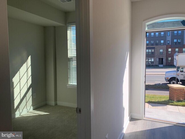 Foto del edificio - 14036 Sunrise Valley Dr