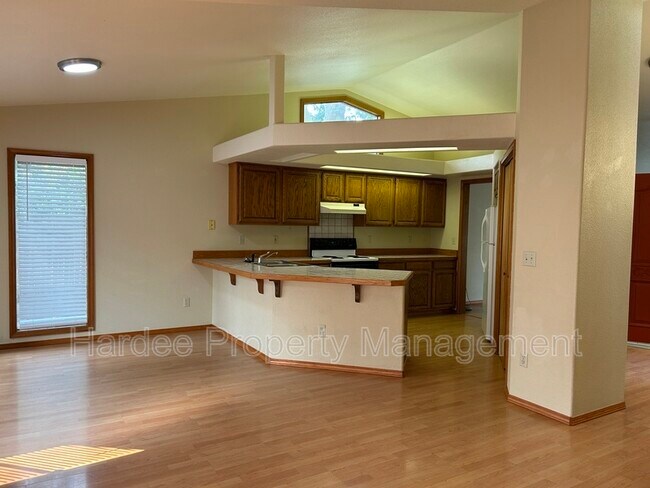 Building Photo - 5522 Castle Hill Way