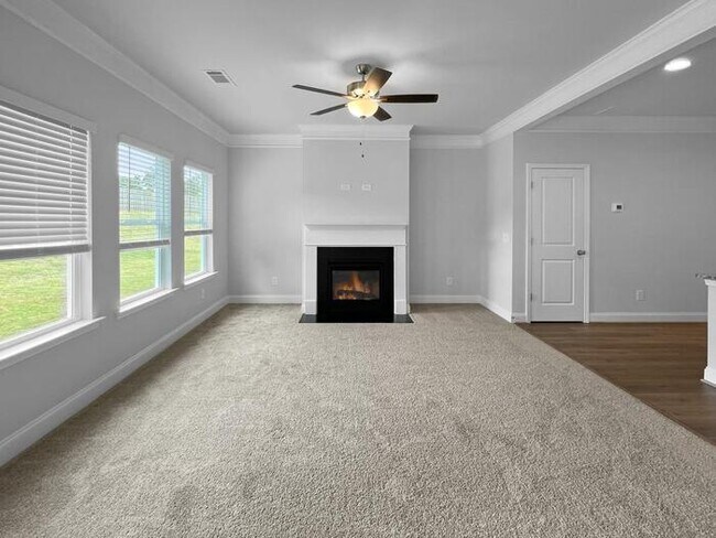 Building Photo - House 4 Beds 3.5 Baths