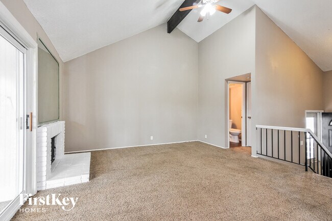 Building Photo - 1665 Woodman Dr
