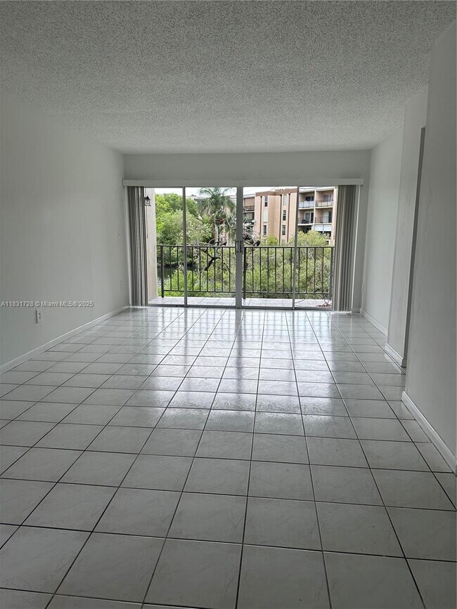Foto del edificio - 8897 Fontainebleau Blvd