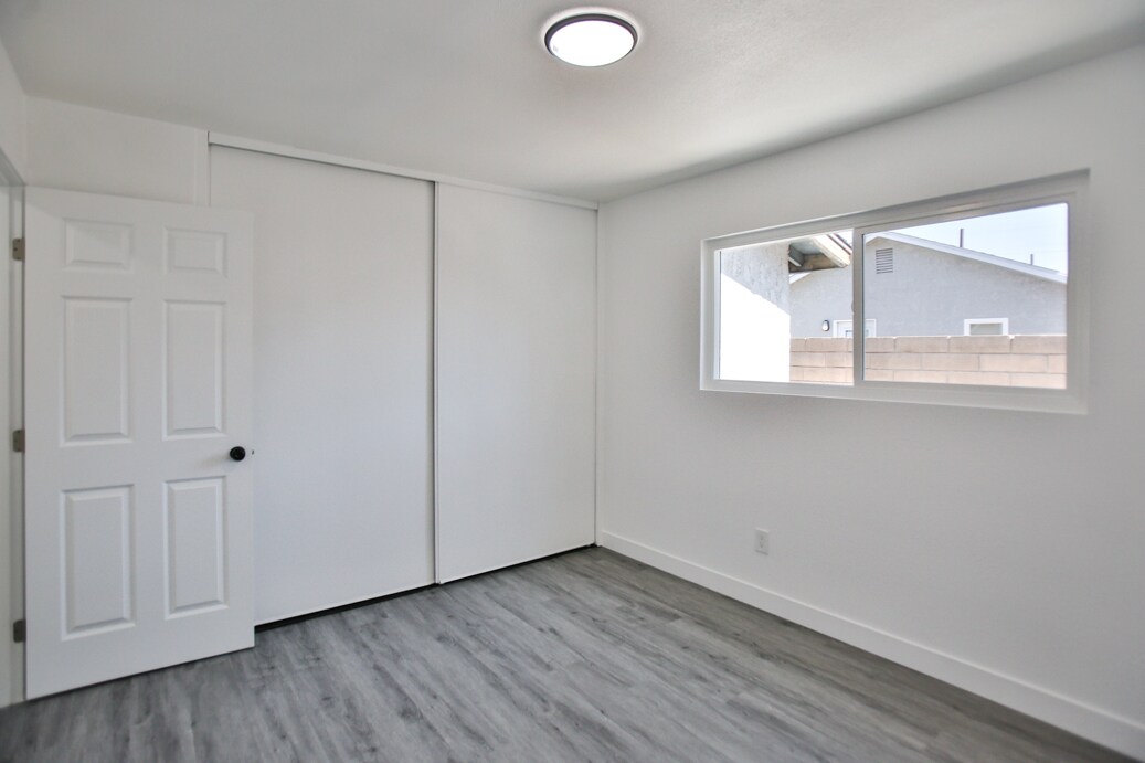 Building Photo - 440 W Holt Ave