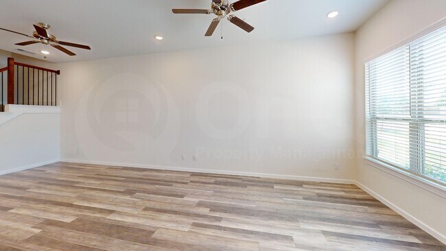 Building Photo - 16072 Doe Lk Dr