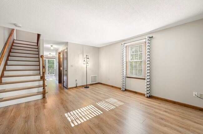 Foto del edificio - 275 Sunderland Rd