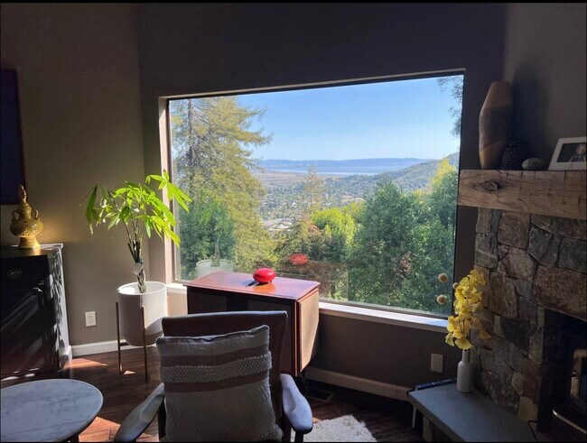 Vista desde una de las ventanas del salón - 108 Oakmont Ave