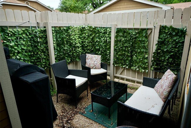 Building Photo - 6501 Brush Country Rd