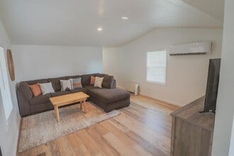 Building Photo - 147 Northside Dr