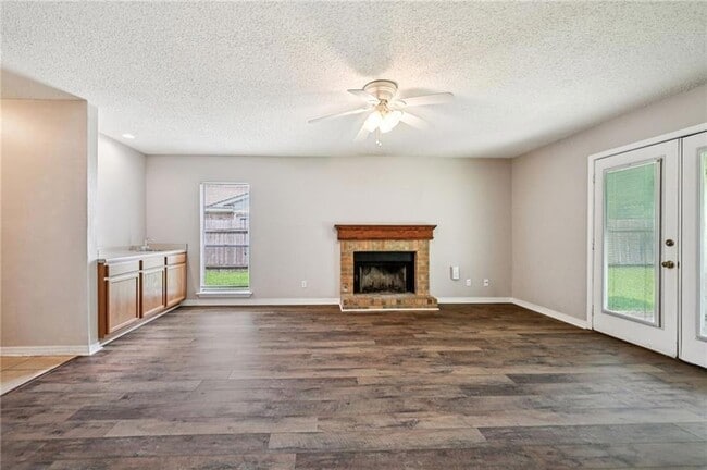 Building Photo - 109 Silverwood Dr