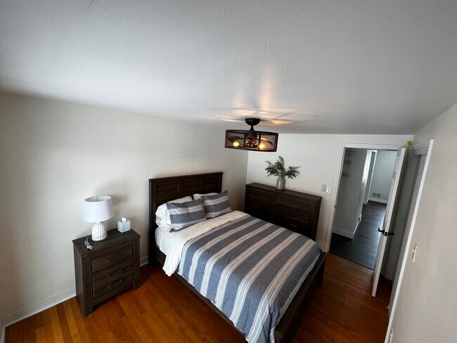 Main bedroom - 1418 Oak Ridge Dr