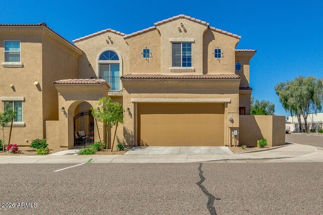 Building Photo - 1367 S Country Club Dr