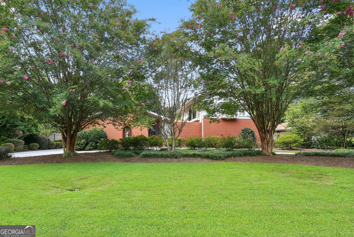Primary Photo - 5224 N Peachtree Rd