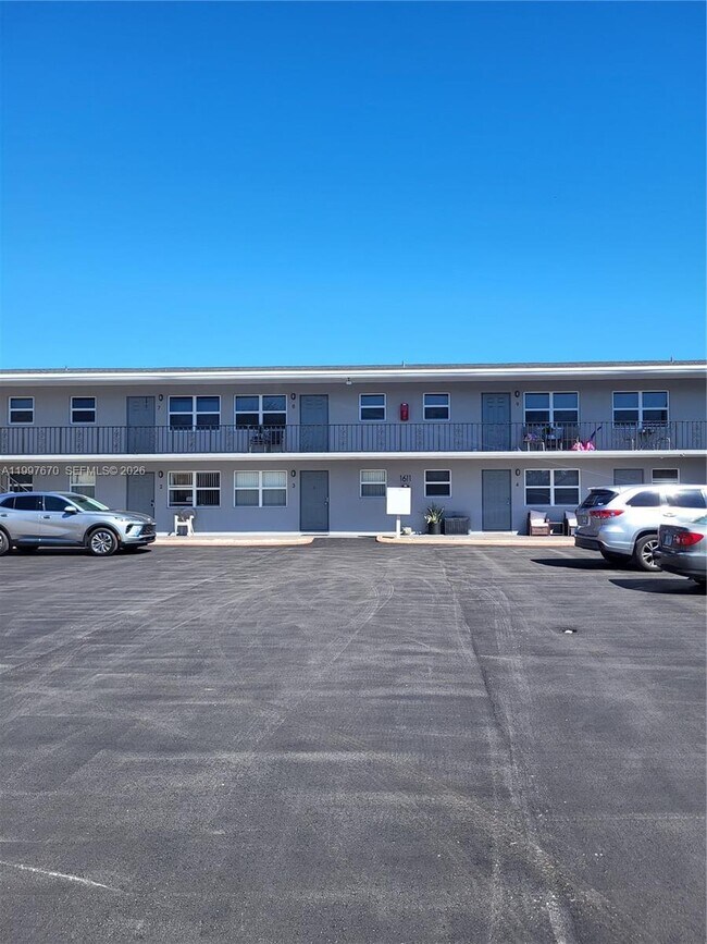Building Photo - 1611 Green Ln